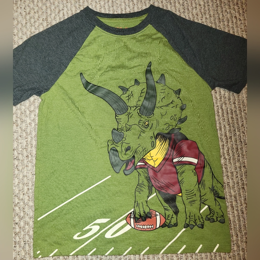 Boys Cat & Jack dino t-shirt olive green size M 8-10